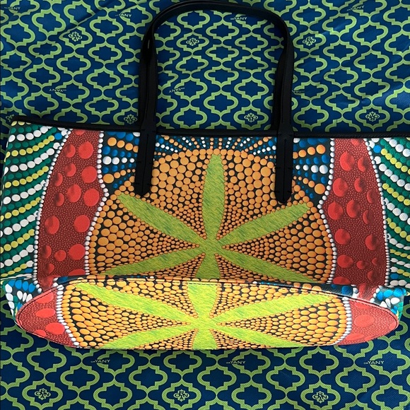 orYANY‎ Vibrant Multicolor Tote with Dust Bag - Picture 10 of 11